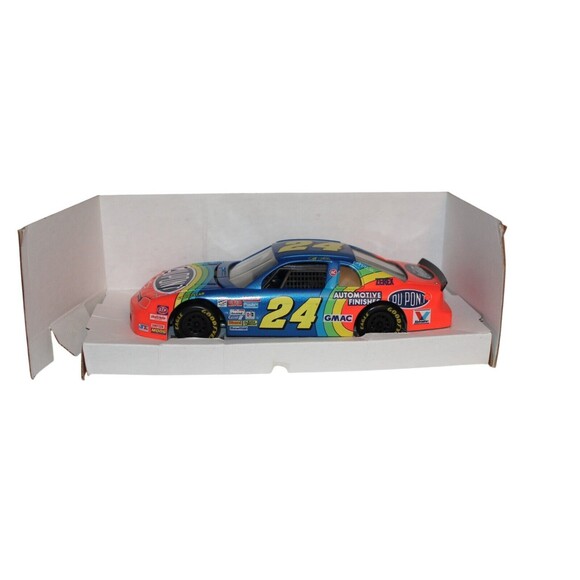 Jeff Gordon #24 NASCAR Chevrolet Monte Carlo Dupont 1:24 Scale Revell 1995 - Picture 3 of 4